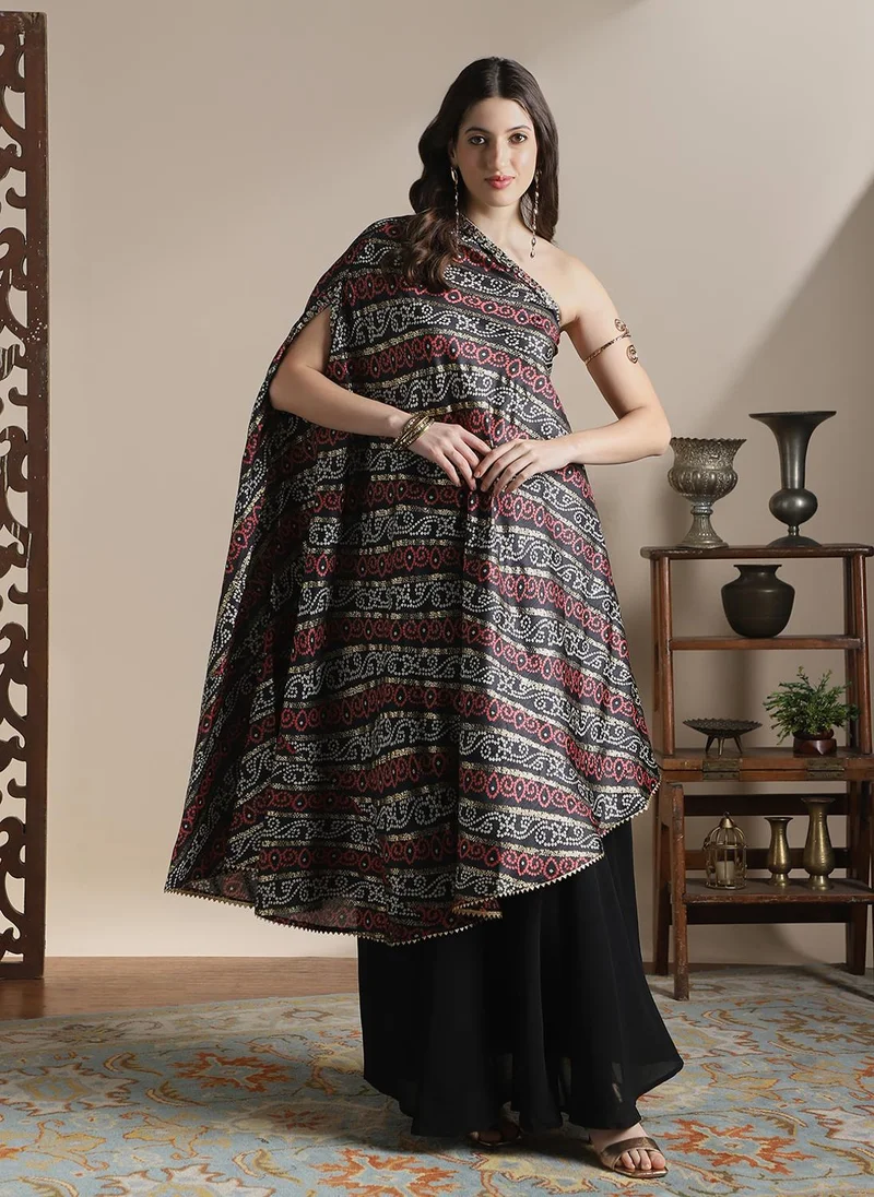 جلو باص طقم كوردي نسائي من جلوبس، أسود، كتف واحد، أكمام ممتدة، حافة غير متماثلة، مطبوع بانداني، مع بنطلون بالازو واسع